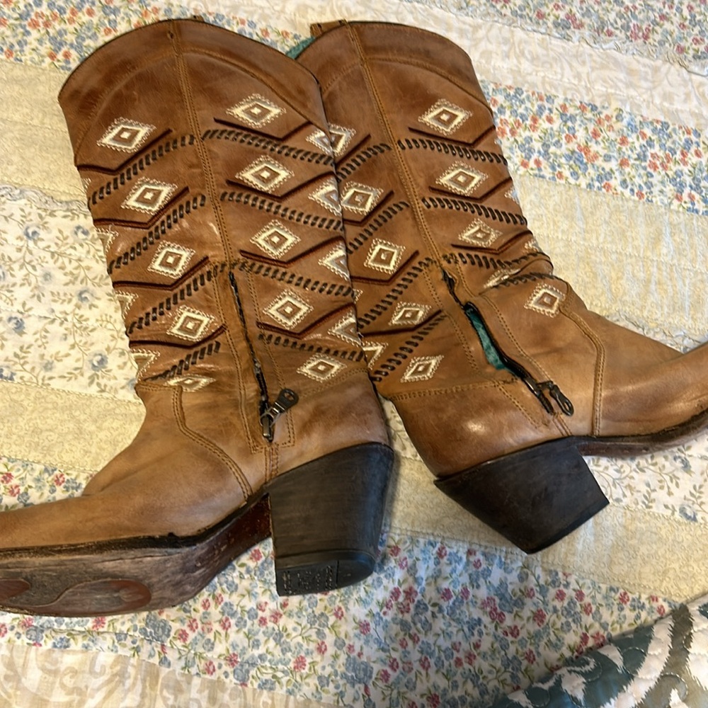 Corral cowboy boots Boho boots great for concert Nwot Aztec boots